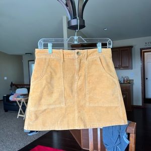 Women’s skirt size 4